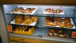 Dulces diversos en cafetería Fertol